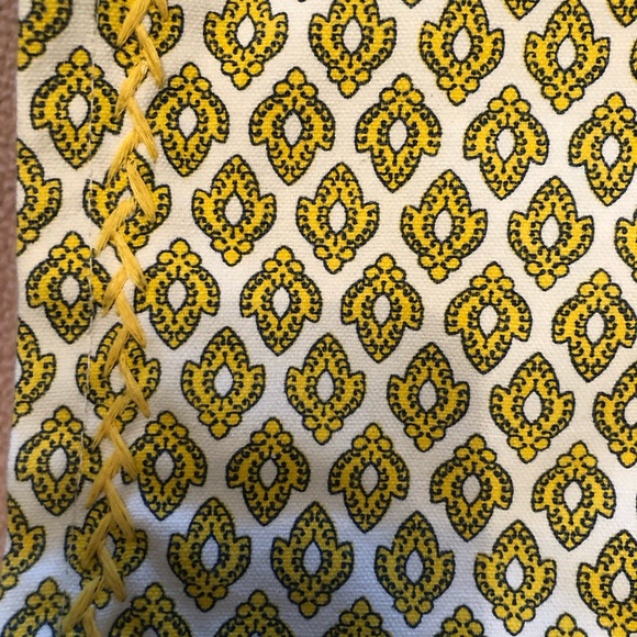 April Cornel table placement NWT Set of four. - Picture 11 of 16